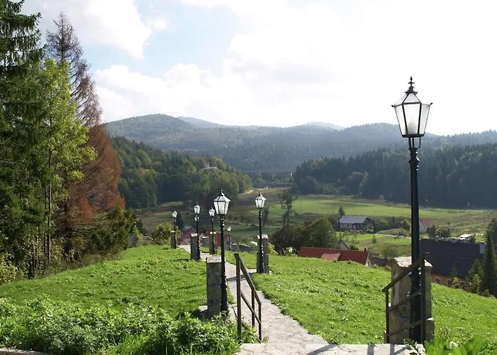 In Near Kama Nik Trail *